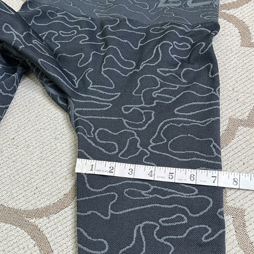 Echt Arise Camo Leggings, size medium - Picture 8 of 14
